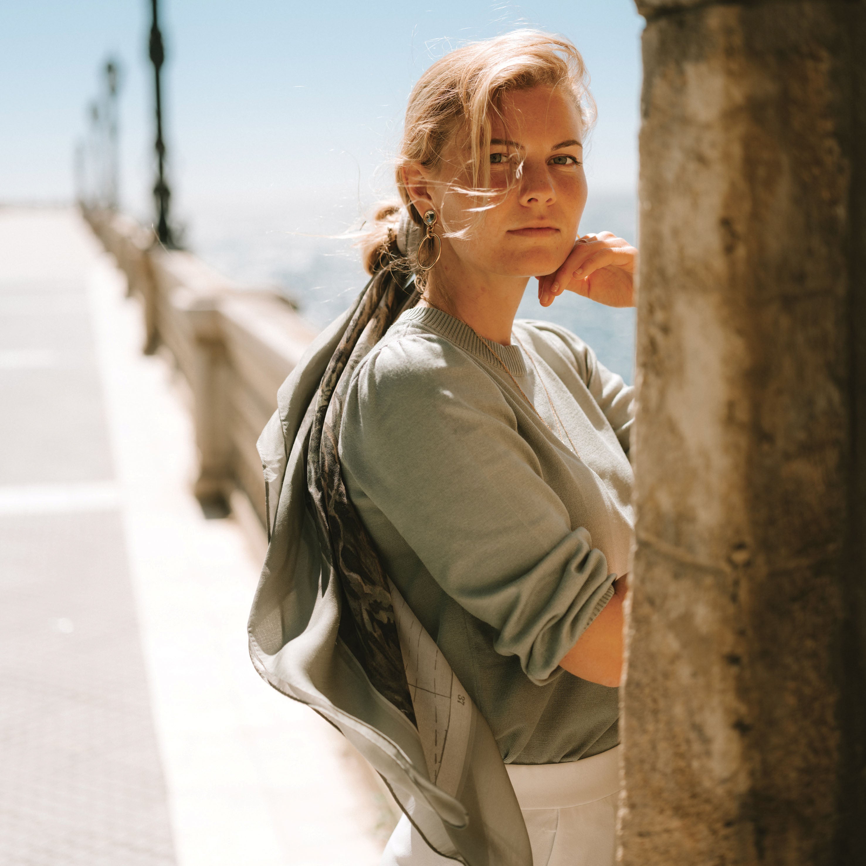 Maouli scarf cotton twill Luisa girl profile sea terrace