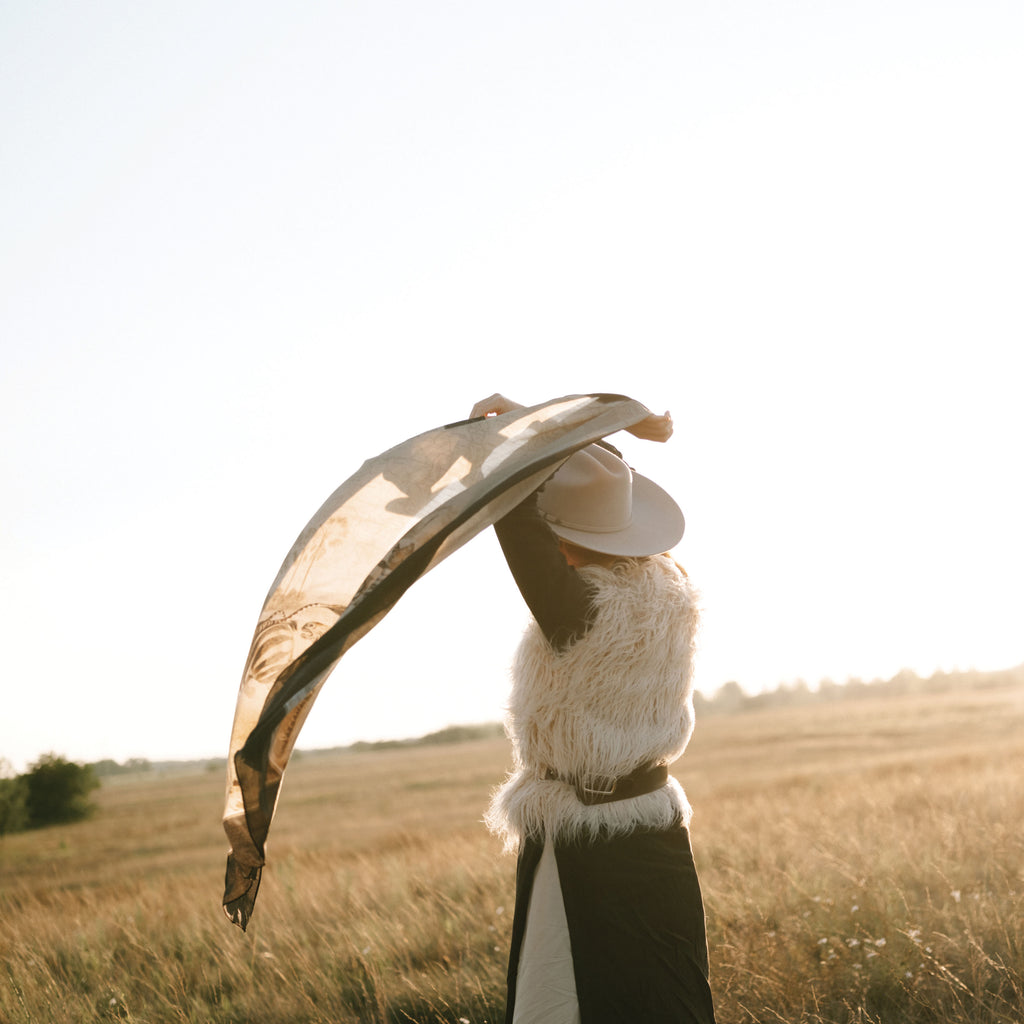 Maouli scarf cotton twill Elewisa flying in the wind fields outdoor