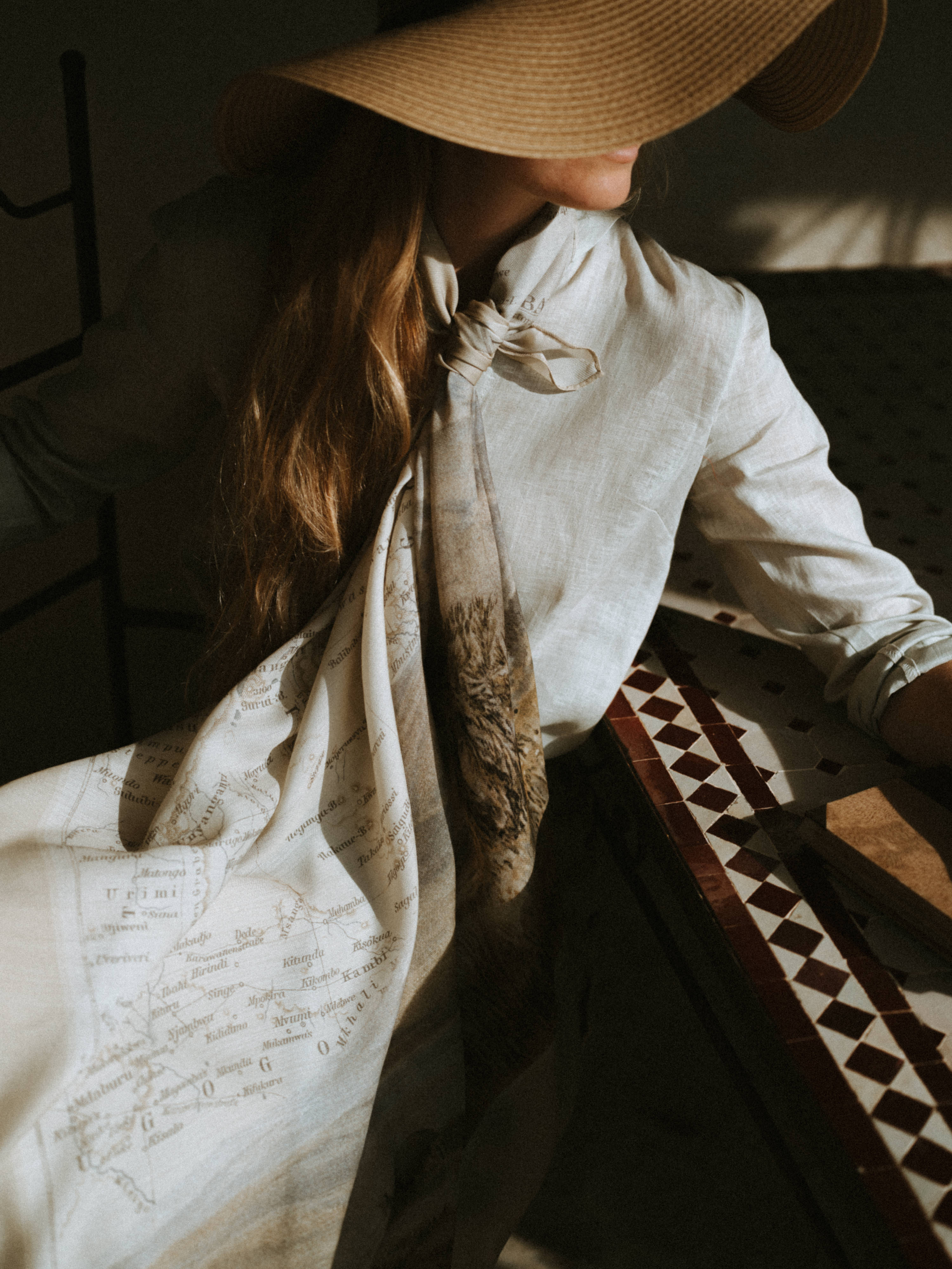 Maouli scarf cotton twill Malaika close-up with hat