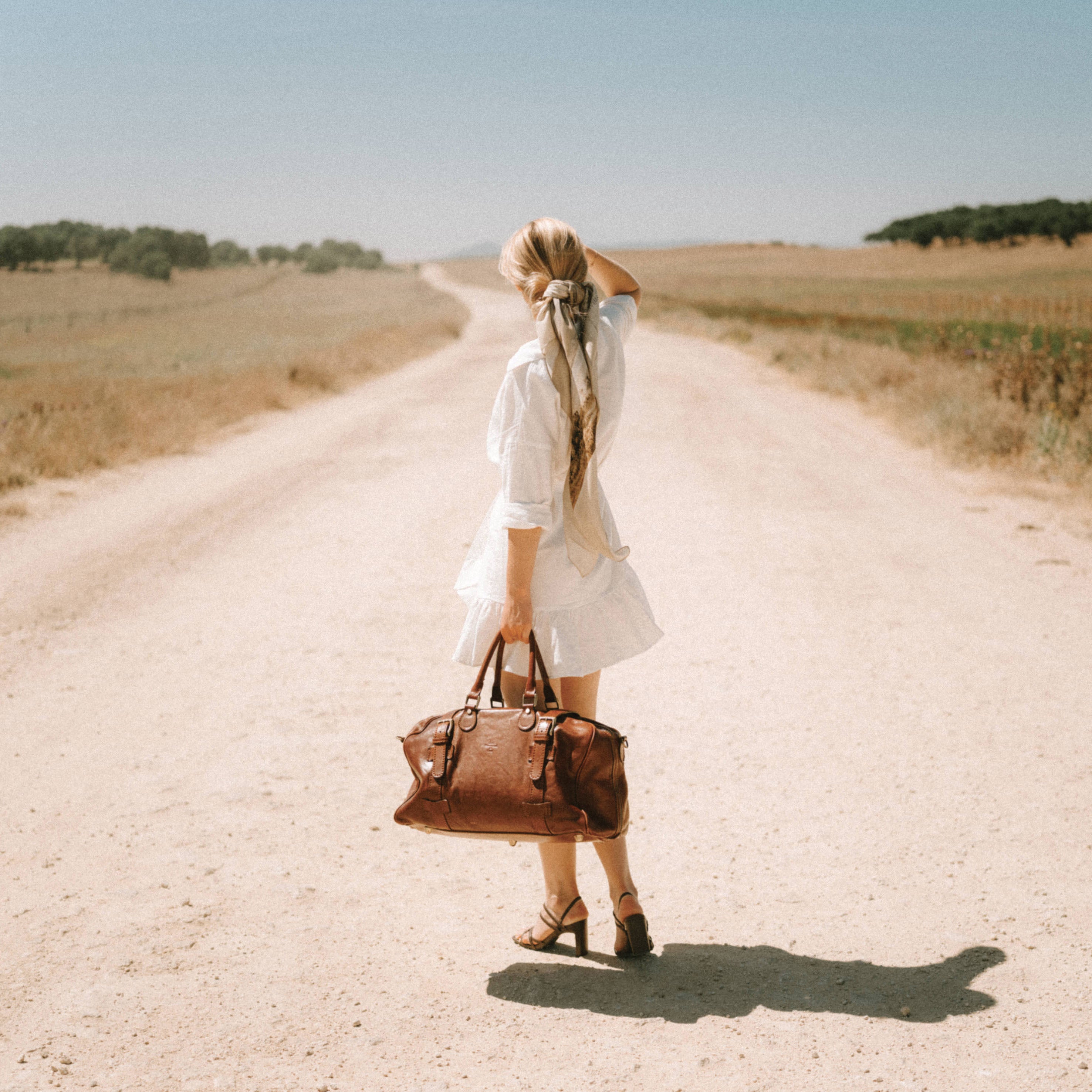 Maouli scarf cotton twill Malaika girl with bag on sand road outdoor