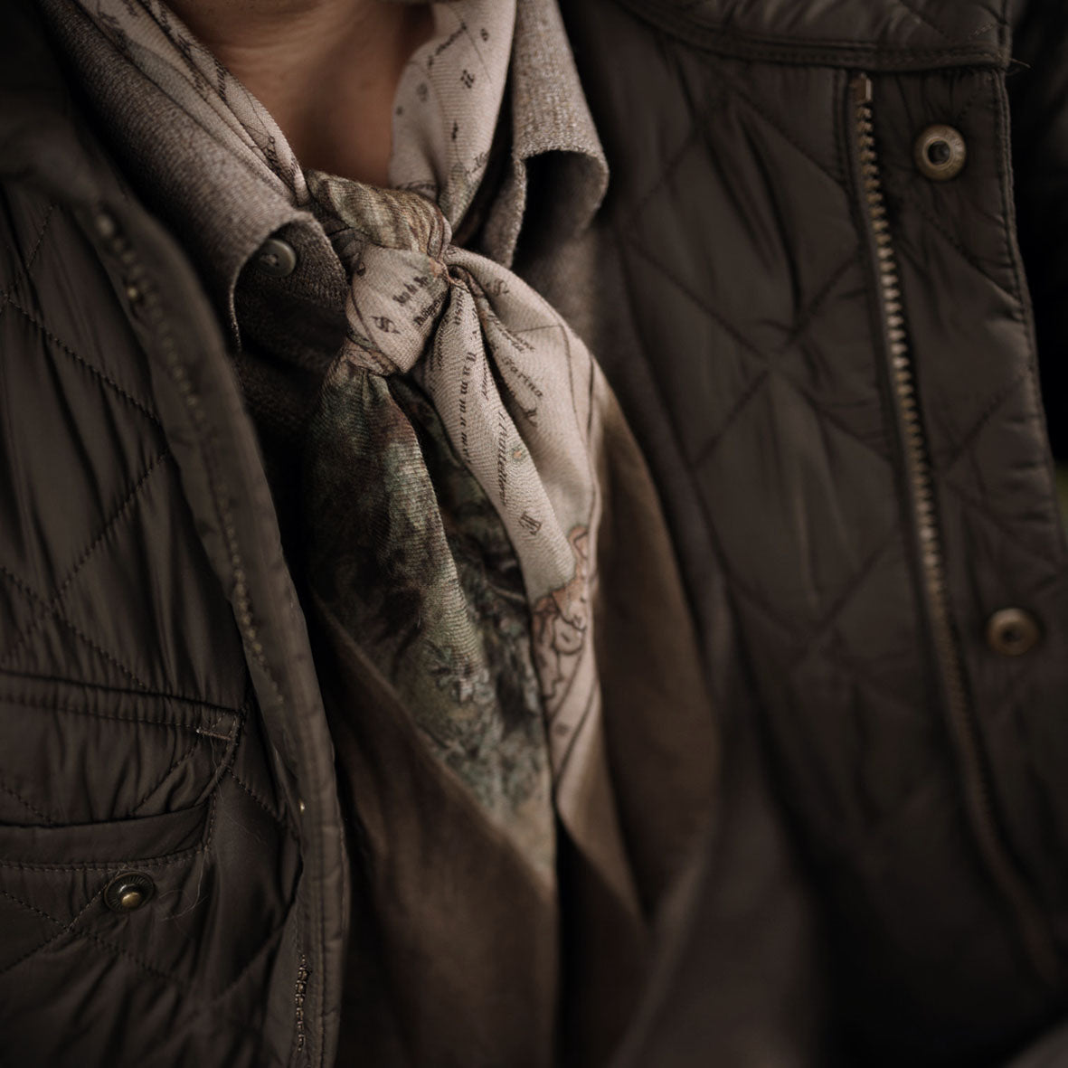 Maouli scarf cotton twill Saida around neck